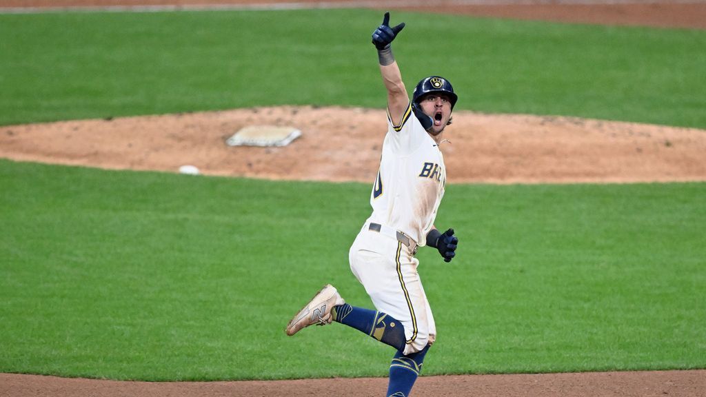 Brewers 'chip away' at Rays again, rally to take 2-0 lead in World Series