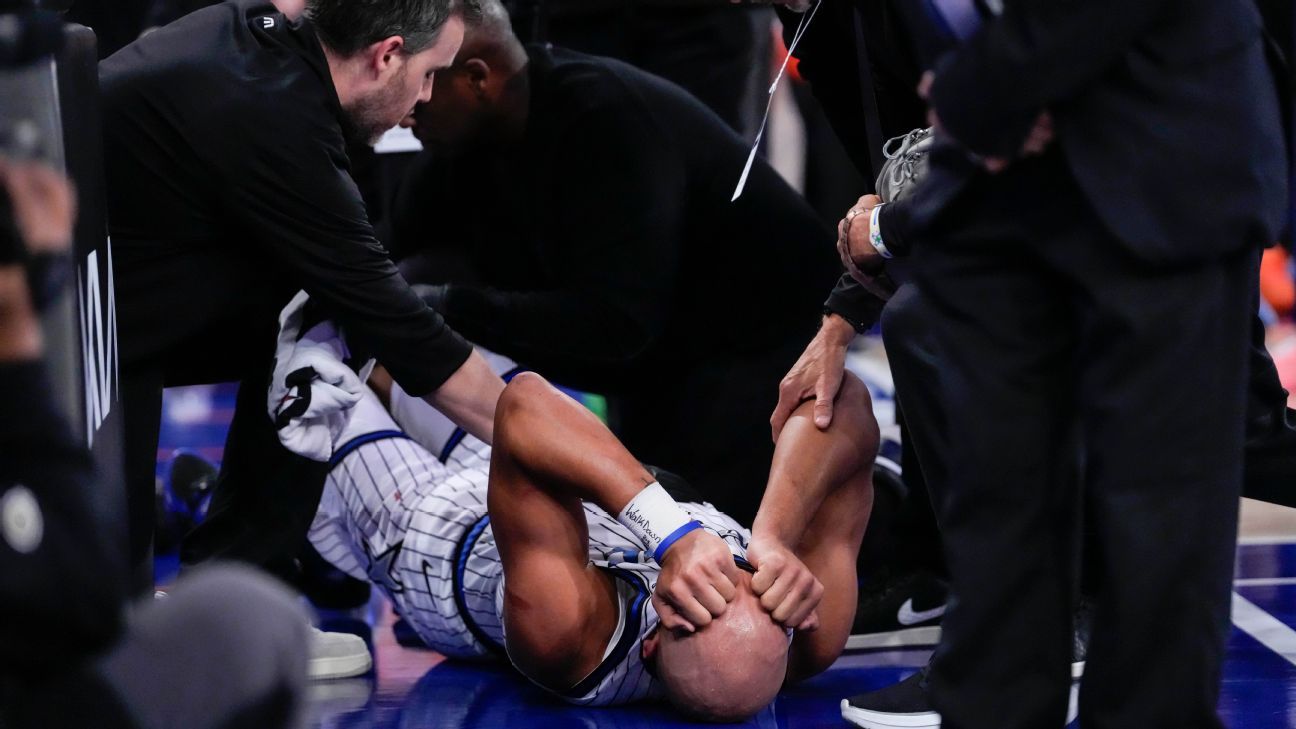 Magic's Suggs helped off floor late in win vs. Knicks with apparent knee injury